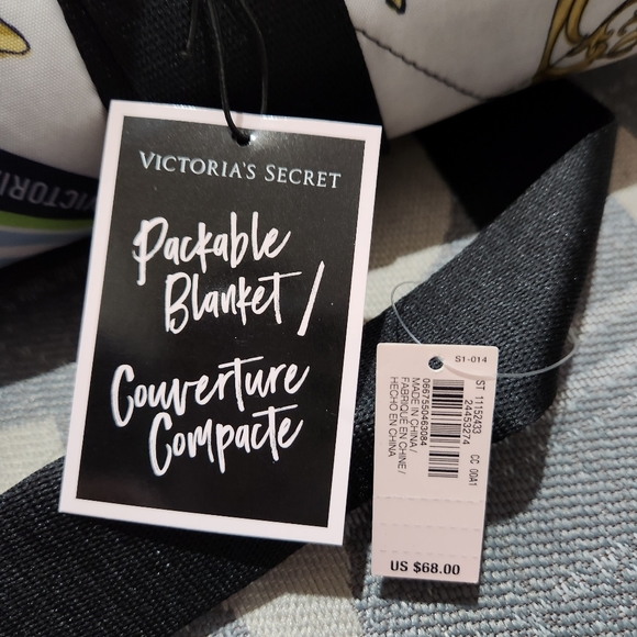 NEW VICTORIA'S SECRET Packable Picnic Beach Blanket - Picture 4 of 7